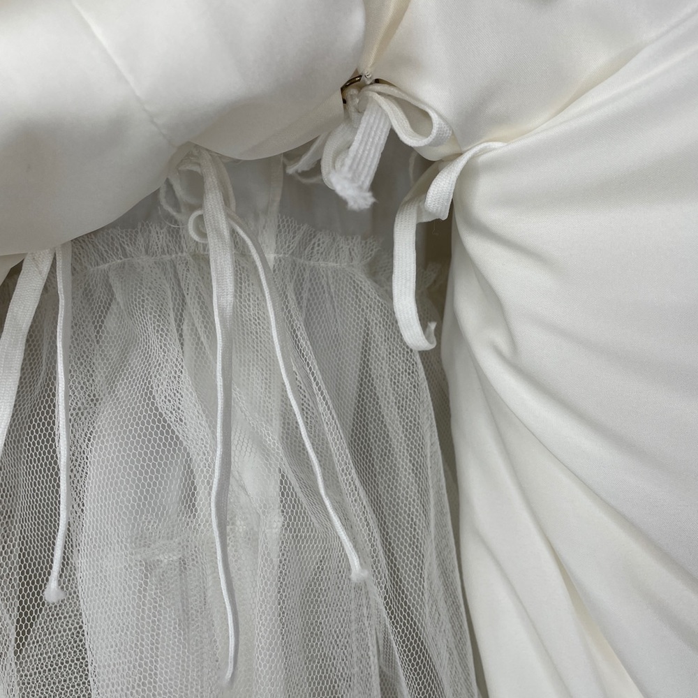 Ivory Wedding Dress. - Picture 11 of 16